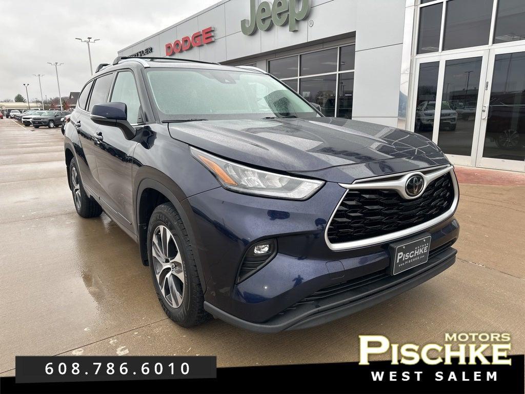 used 2020 Toyota Highlander car, priced at $31,499