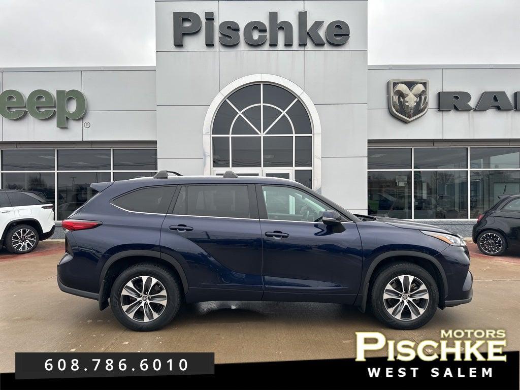 used 2020 Toyota Highlander car, priced at $31,499