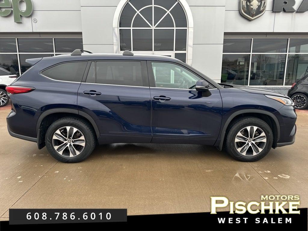 used 2020 Toyota Highlander car, priced at $31,499