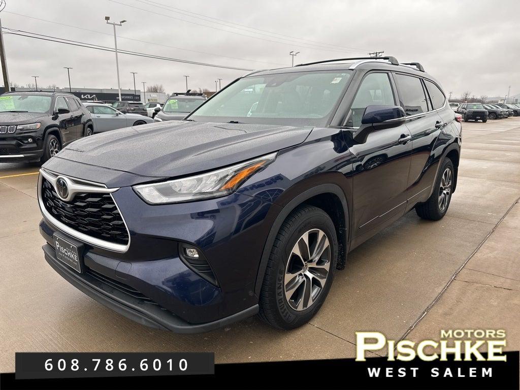 used 2020 Toyota Highlander car, priced at $31,499