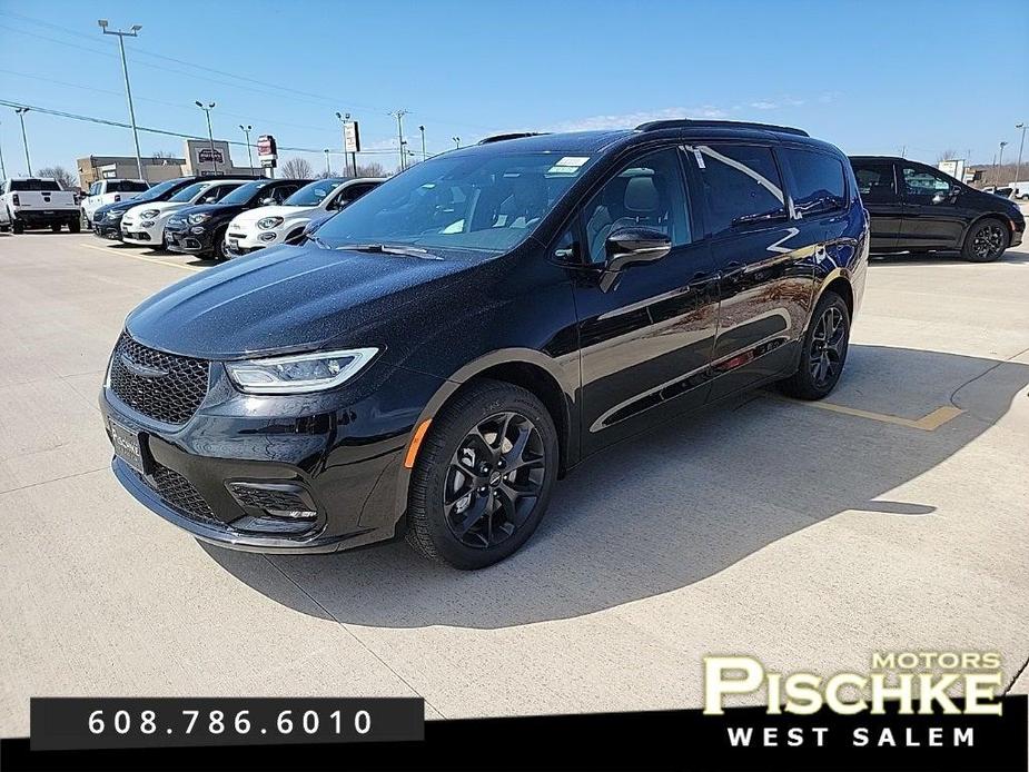 new 2024 Chrysler Pacifica car, priced at $53,090