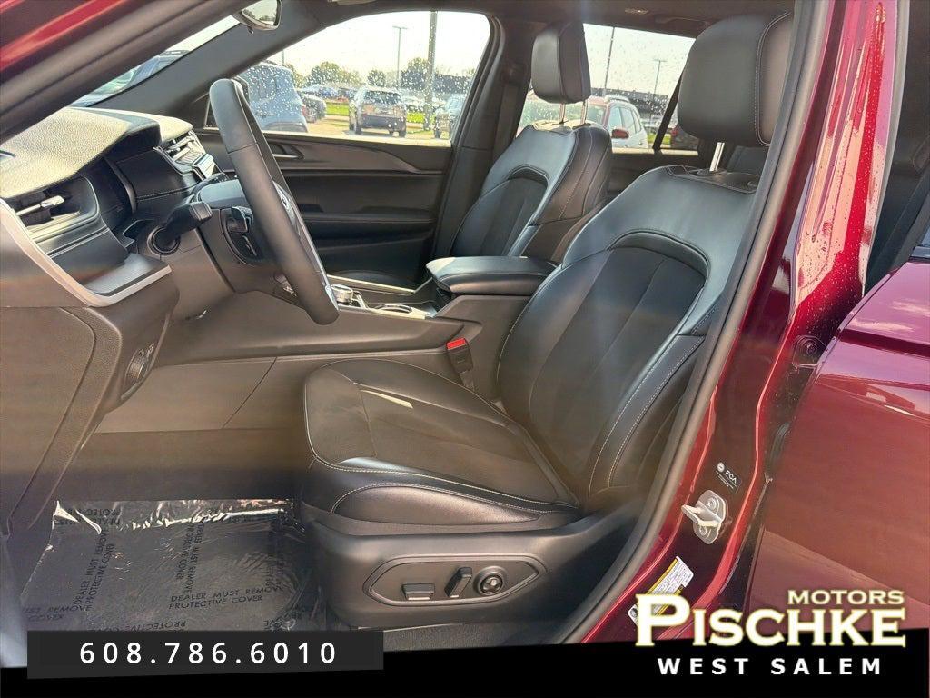 used 2024 Jeep Grand Cherokee car, priced at $36,997