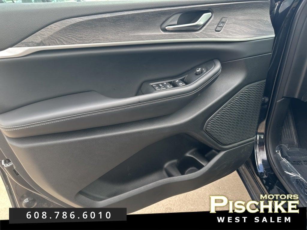 used 2024 Jeep Grand Cherokee L car, priced at $39,990