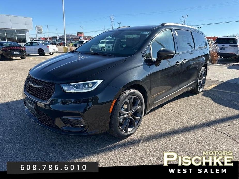 new 2024 Chrysler Pacifica car, priced at $44,503