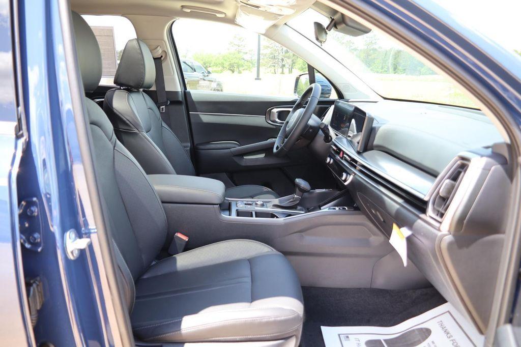 new 2025 Kia Sorento car, priced at $38,325