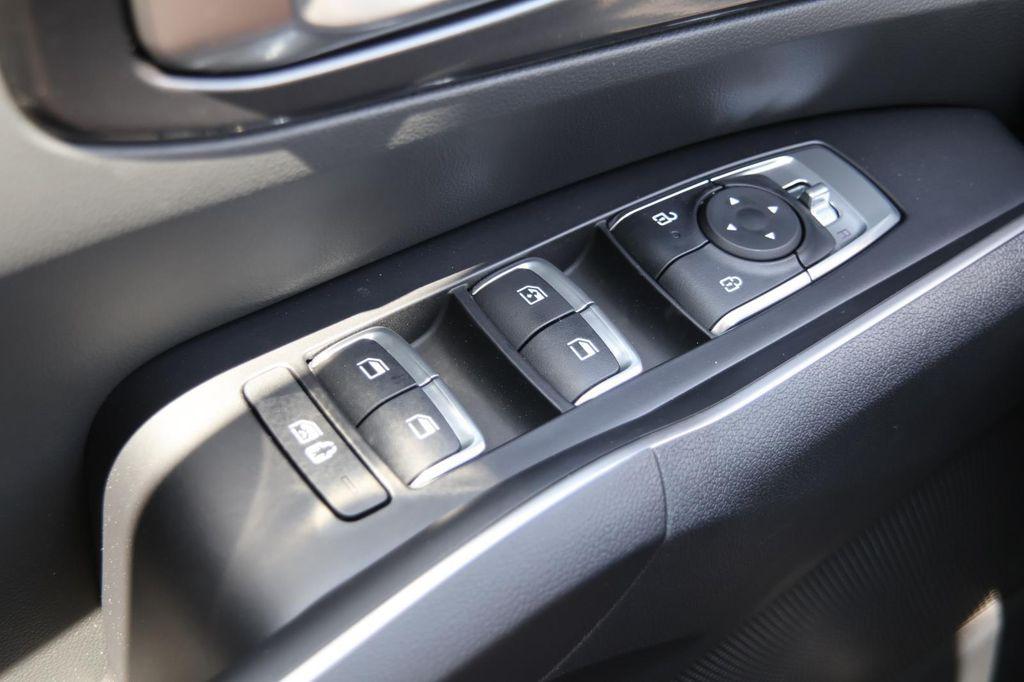 new 2025 Kia Sorento car, priced at $38,325