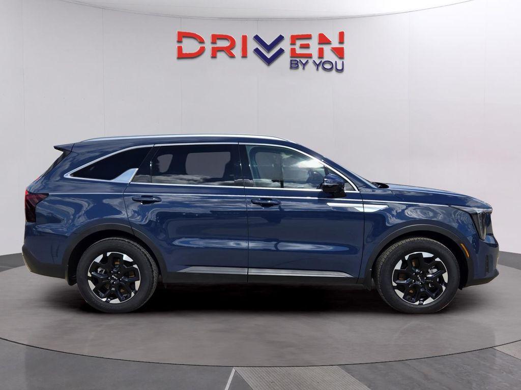 new 2025 Kia Sorento car, priced at $38,325