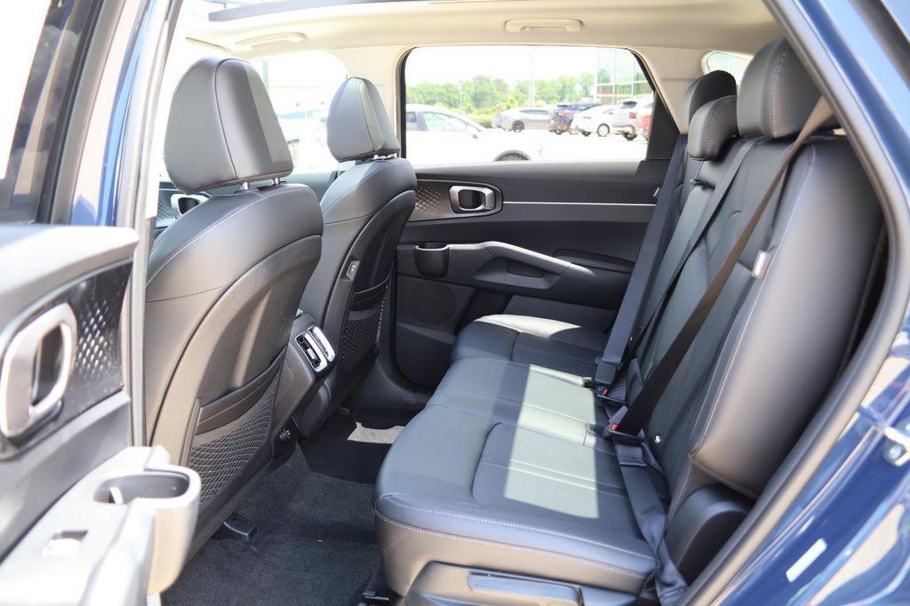 new 2025 Kia Sorento car, priced at $38,325