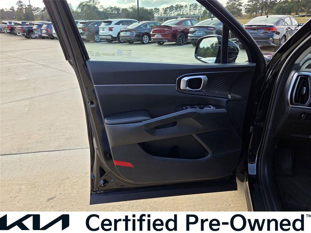 used 2025 Kia Sorento car, priced at $28,140