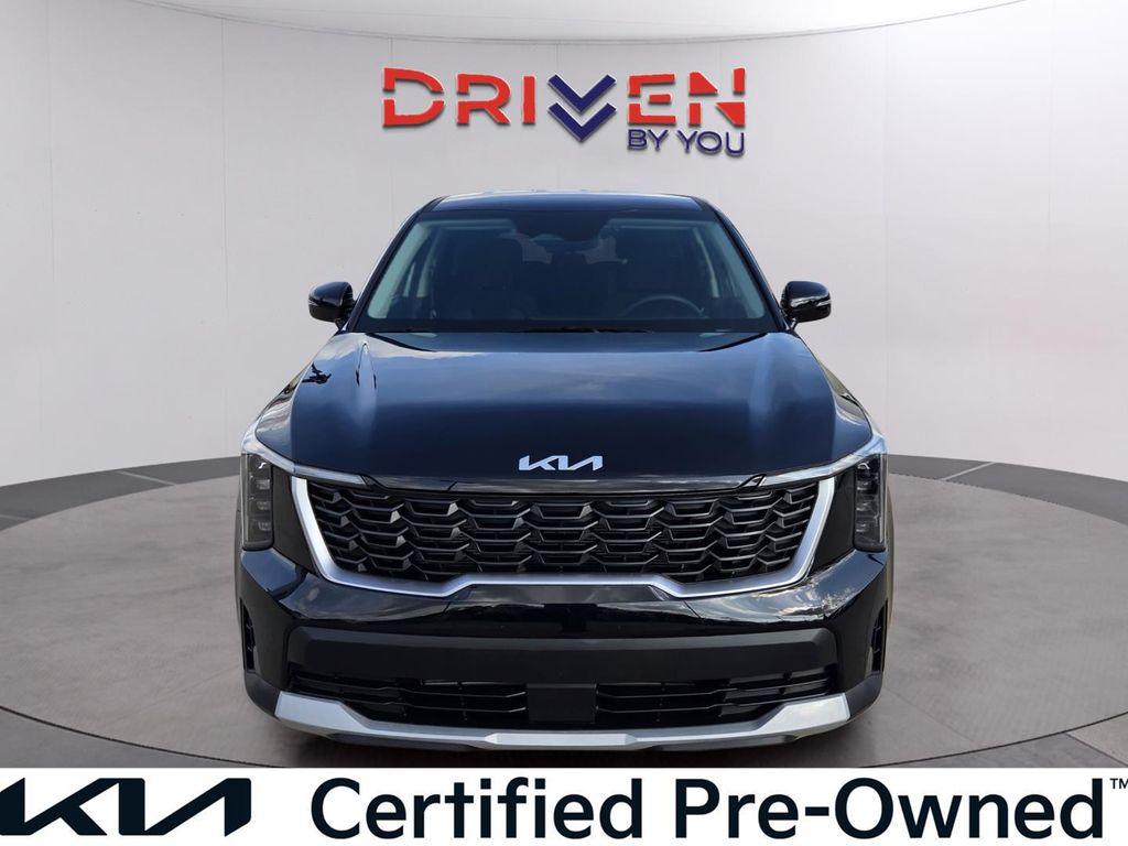 used 2025 Kia Sorento car, priced at $28,140