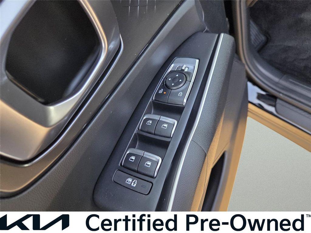 used 2025 Kia Sorento car, priced at $28,140