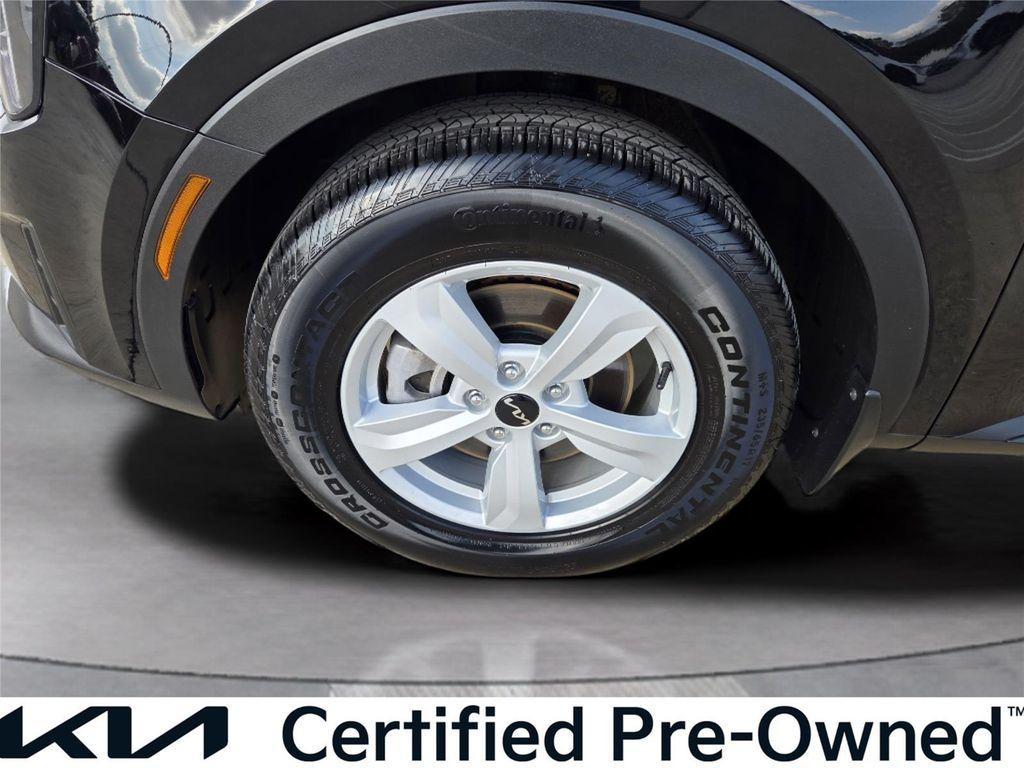 used 2025 Kia Sorento car, priced at $28,140