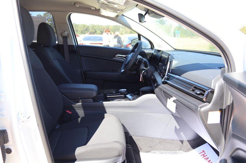 new 2025 Kia Sportage Hybrid car, priced at $30,535