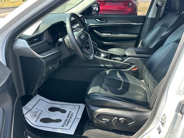 used 2022 Jeep Grand Cherokee car, priced at $24,299