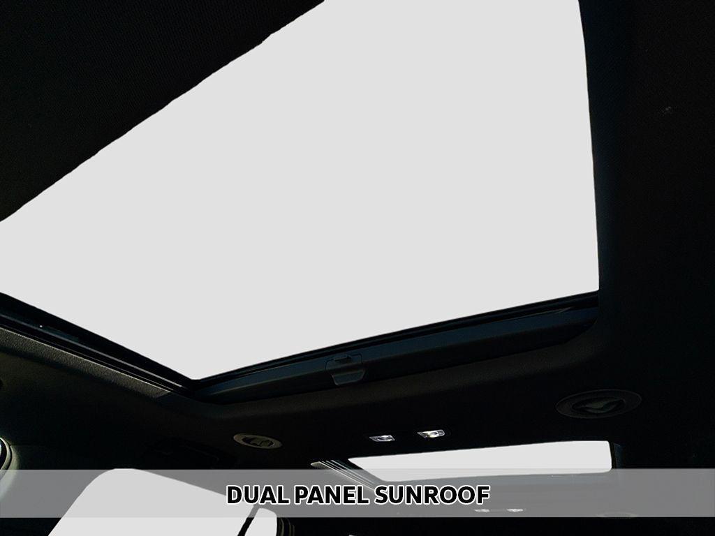 used 2022 Chevrolet Traverse car, priced at $27,990