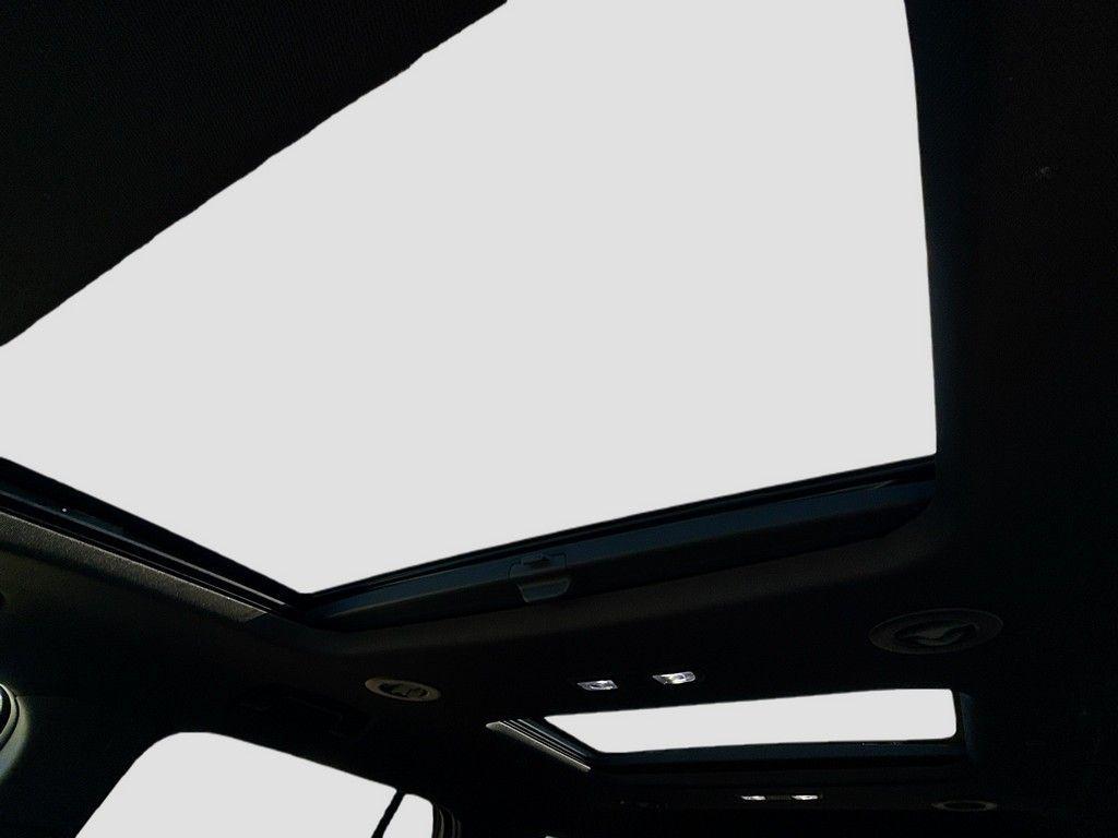 used 2022 Chevrolet Traverse car, priced at $27,990