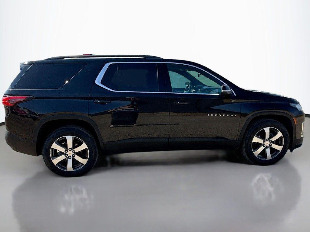 used 2022 Chevrolet Traverse car, priced at $27,990