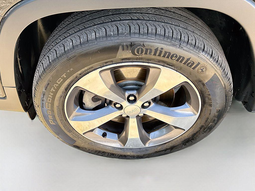 used 2020 Jeep Cherokee car, priced at $18,999