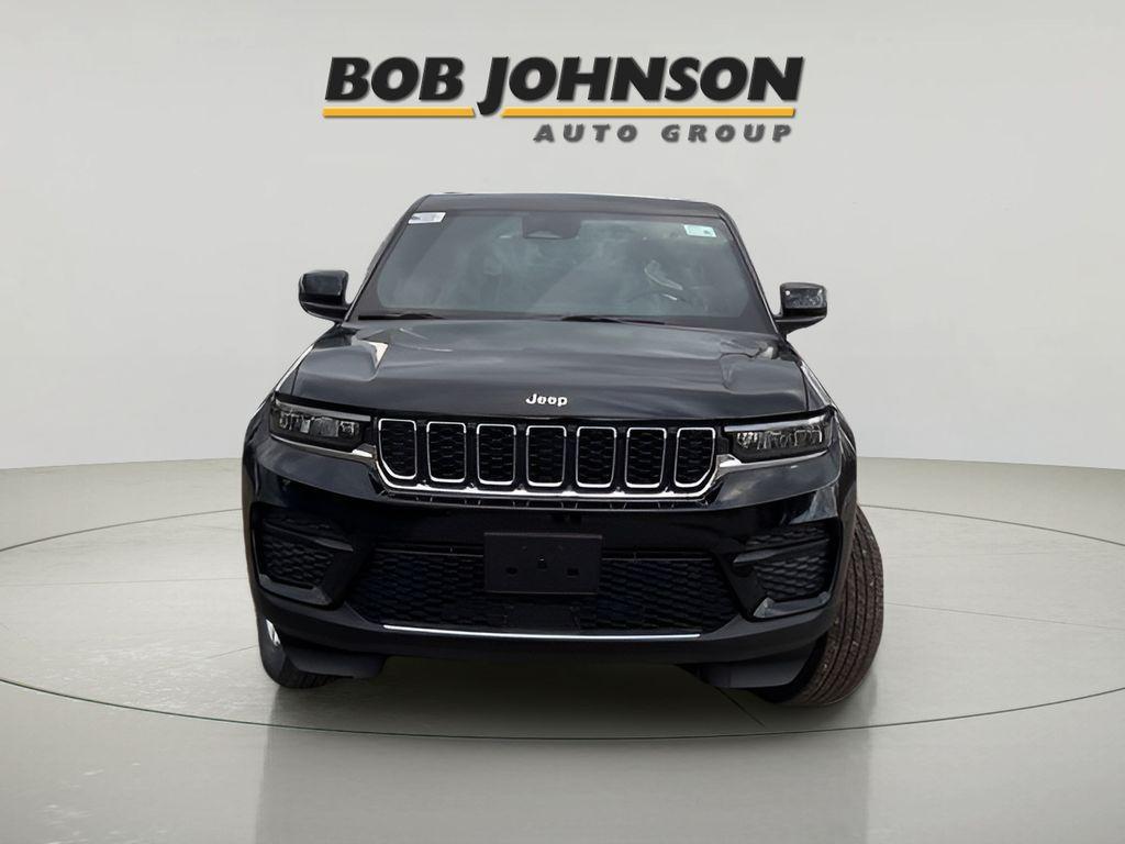new 2025 Jeep Grand Cherokee car, priced at $38,425