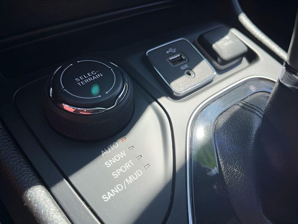 used 2019 Jeep Cherokee car, priced at $16,046