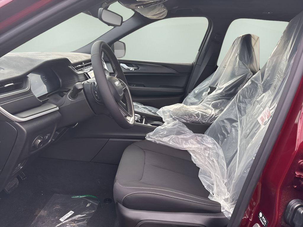 new 2025 Jeep Grand Cherokee car, priced at $38,425