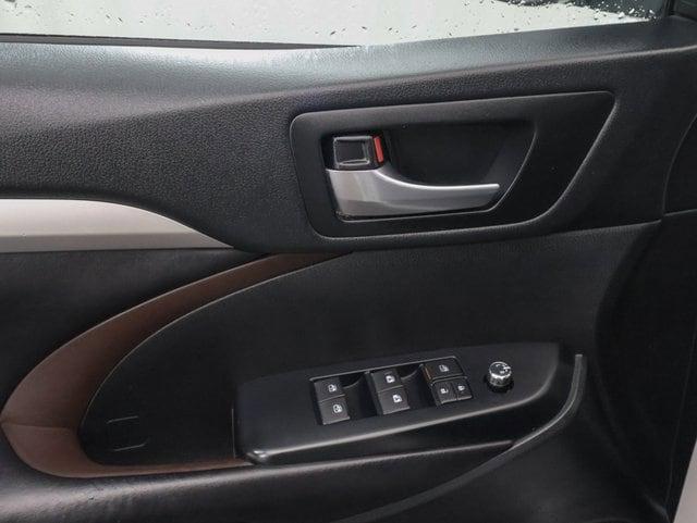 used 2019 Toyota Highlander car, priced at $21,449