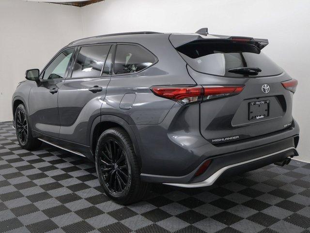 used 2023 Toyota Highlander car, priced at $36,999