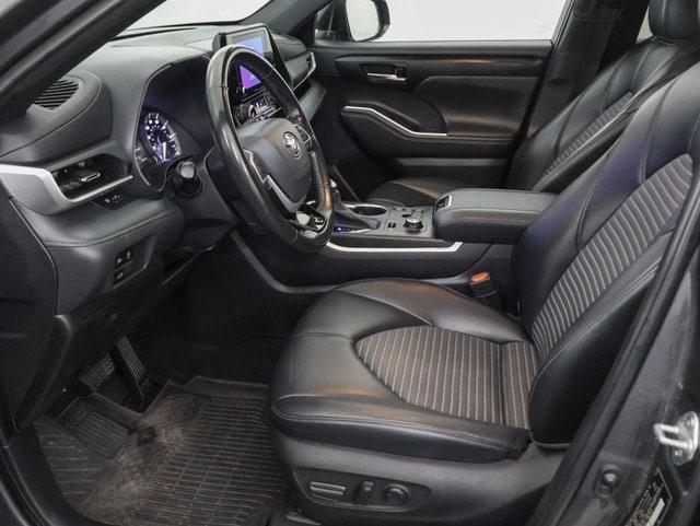 used 2023 Toyota Highlander car, priced at $36,999