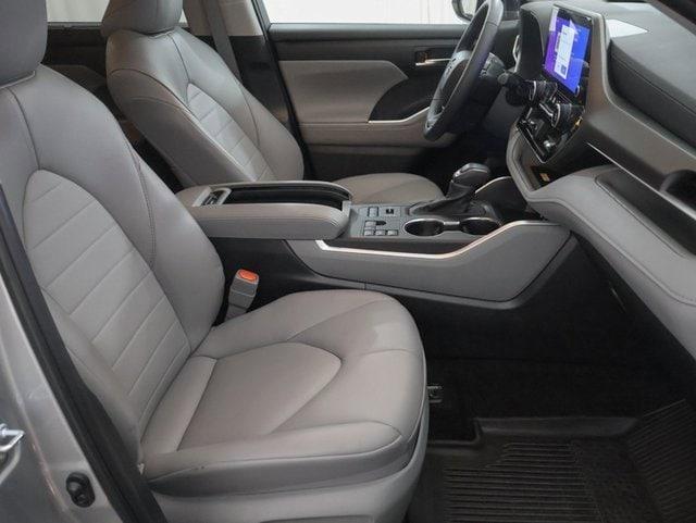 used 2024 Toyota Highlander car, priced at $41,147