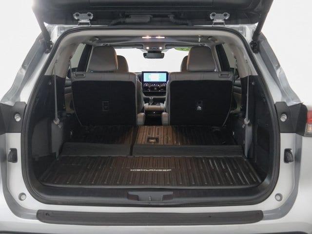 used 2024 Toyota Highlander car, priced at $41,147