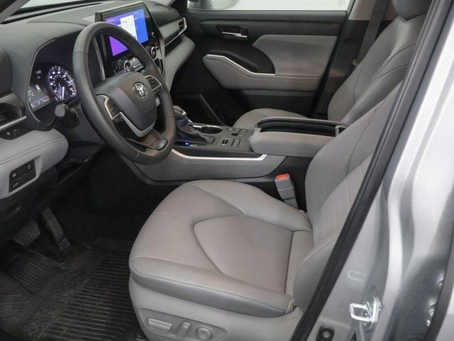 used 2024 Toyota Highlander car, priced at $41,147