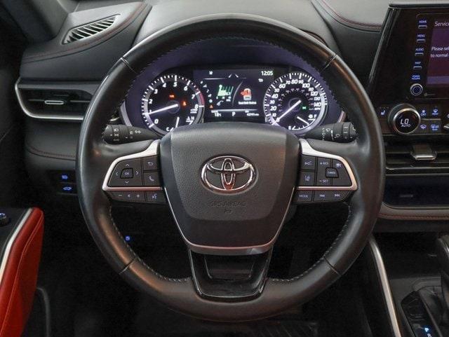 used 2022 Toyota Highlander car, priced at $37,164