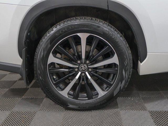 used 2022 Toyota Highlander car, priced at $37,164