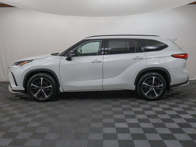 used 2022 Toyota Highlander car, priced at $37,164