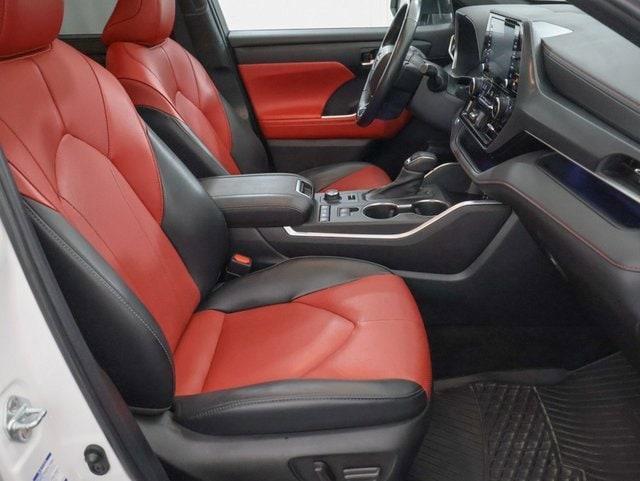 used 2022 Toyota Highlander car, priced at $37,164