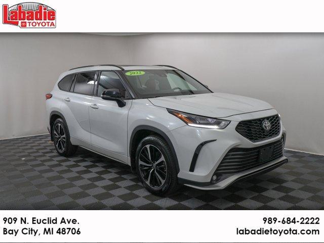 used 2022 Toyota Highlander car, priced at $37,164