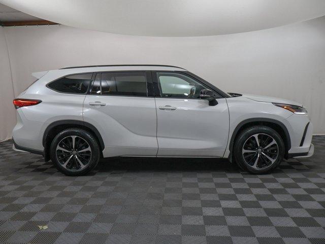 used 2022 Toyota Highlander car, priced at $37,164