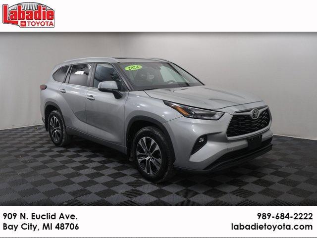 used 2024 Toyota Highlander car, priced at $42,784