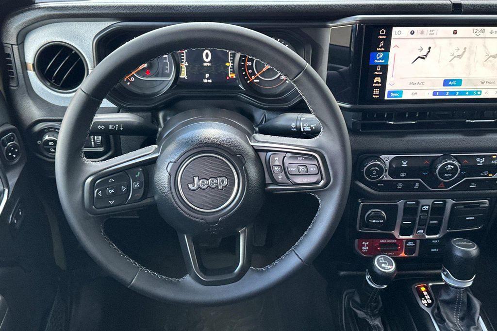 new 2025 Jeep Gladiator car, priced at $43,235