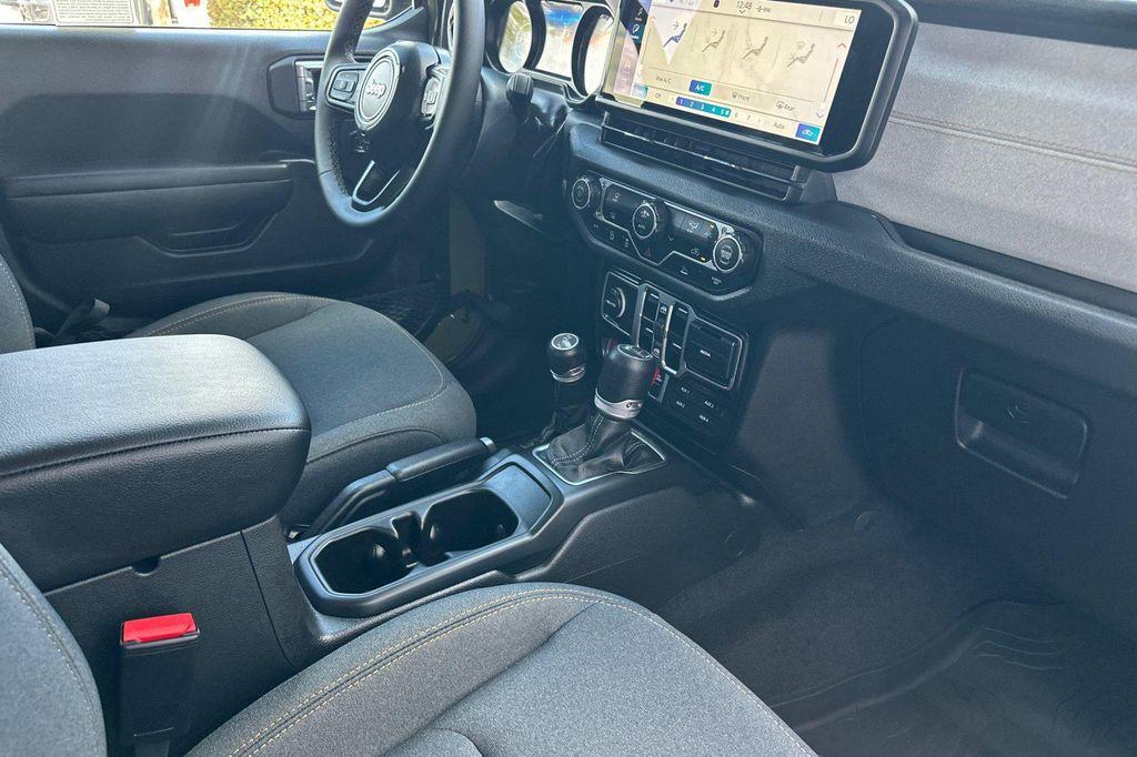 new 2025 Jeep Gladiator car, priced at $43,235