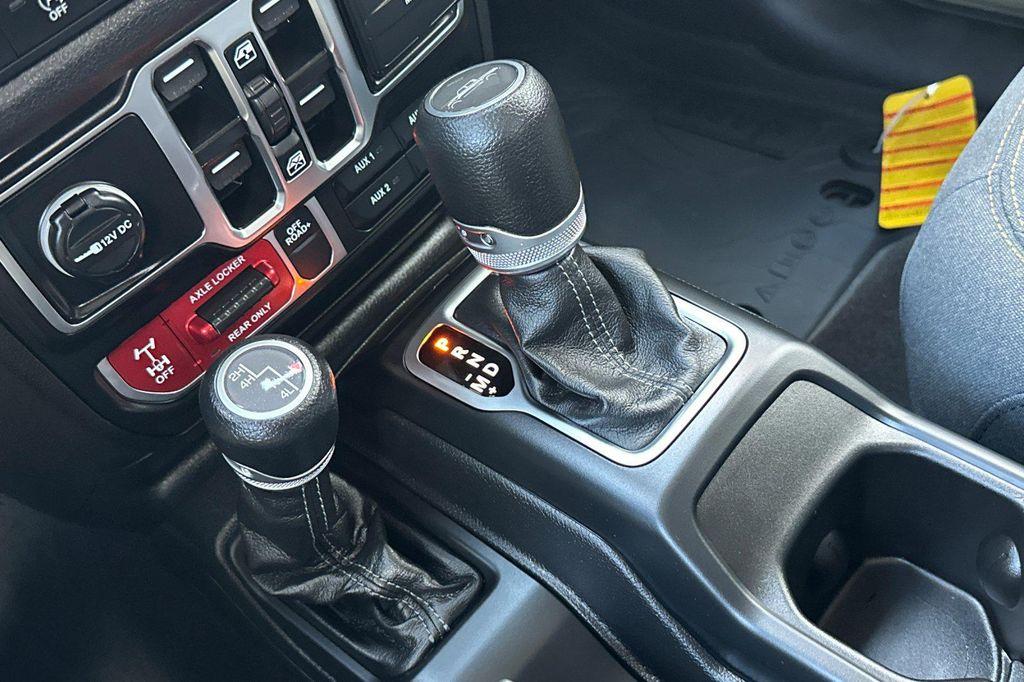 new 2025 Jeep Gladiator car, priced at $43,235