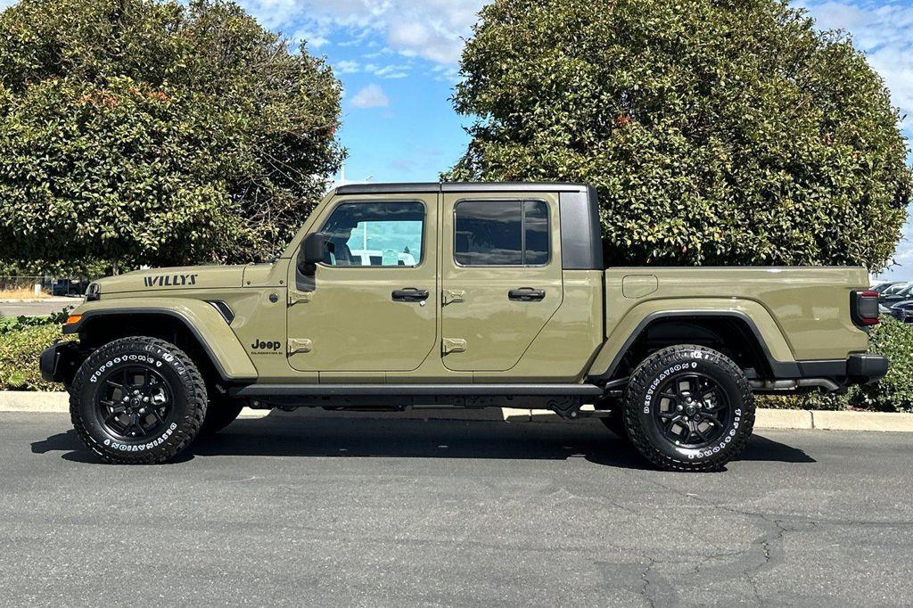 new 2025 Jeep Gladiator car, priced at $43,235