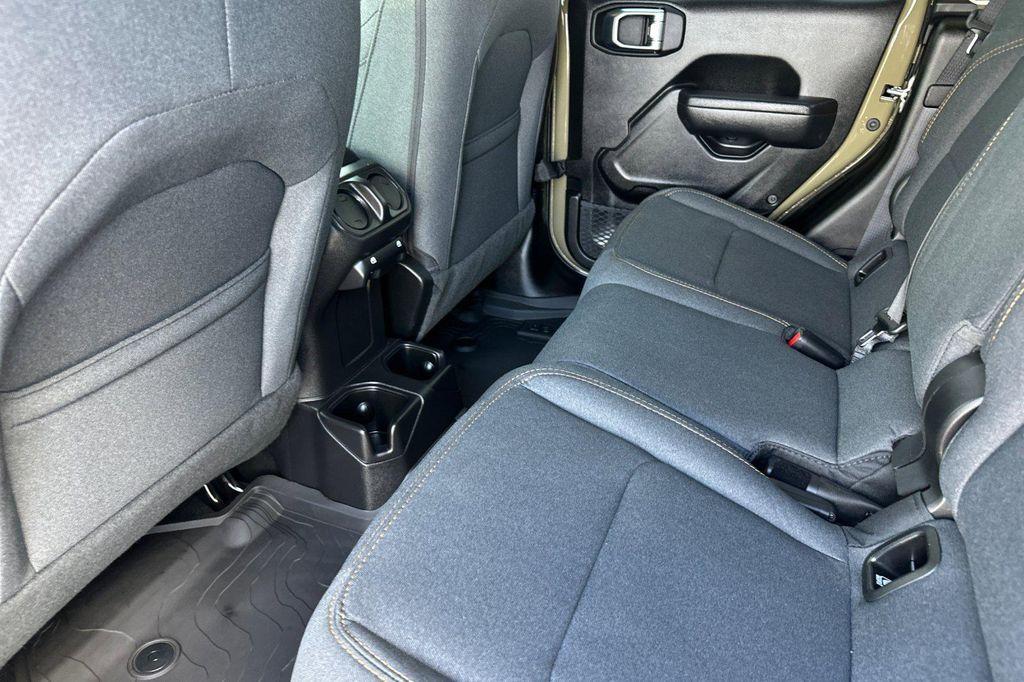 new 2025 Jeep Gladiator car, priced at $43,235