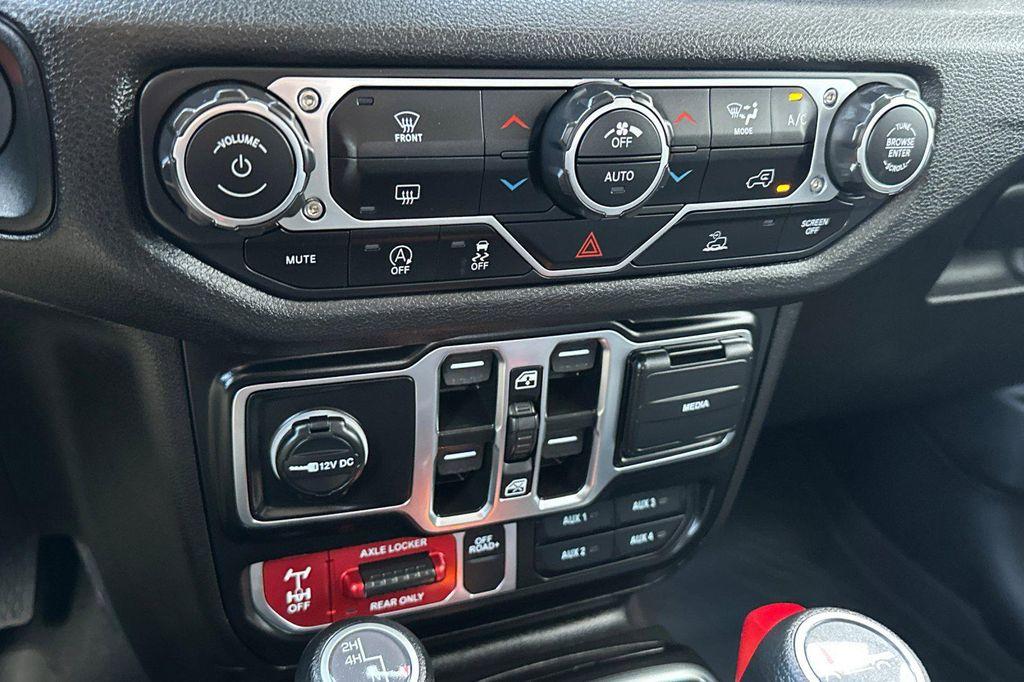 new 2025 Jeep Gladiator car, priced at $43,235