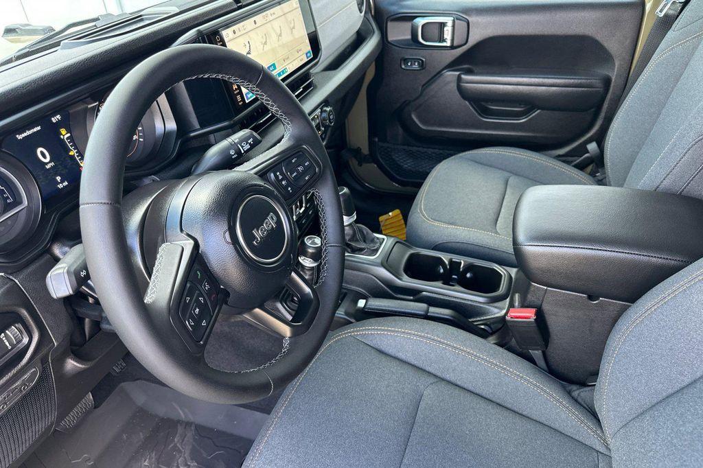 new 2025 Jeep Gladiator car, priced at $43,235