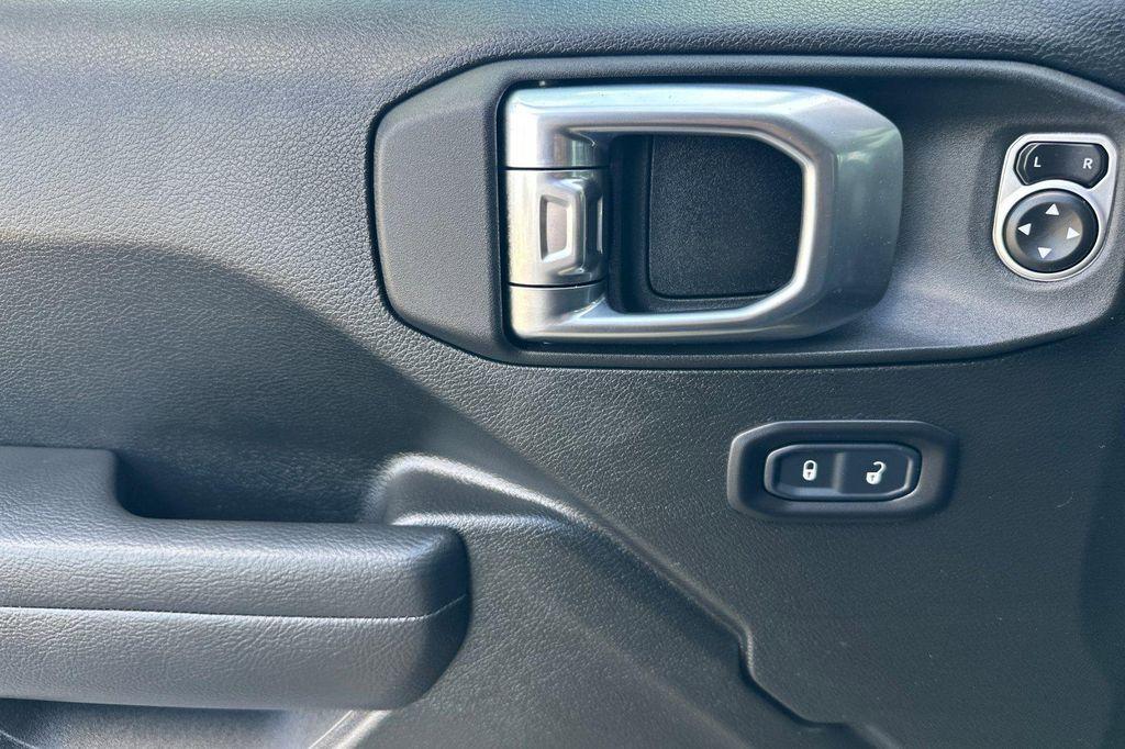 new 2025 Jeep Gladiator car, priced at $43,235