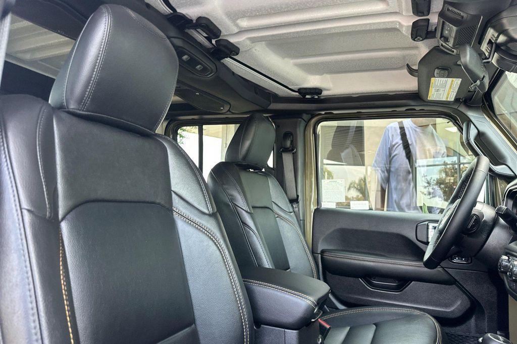 new 2025 Jeep Gladiator car, priced at $42,435