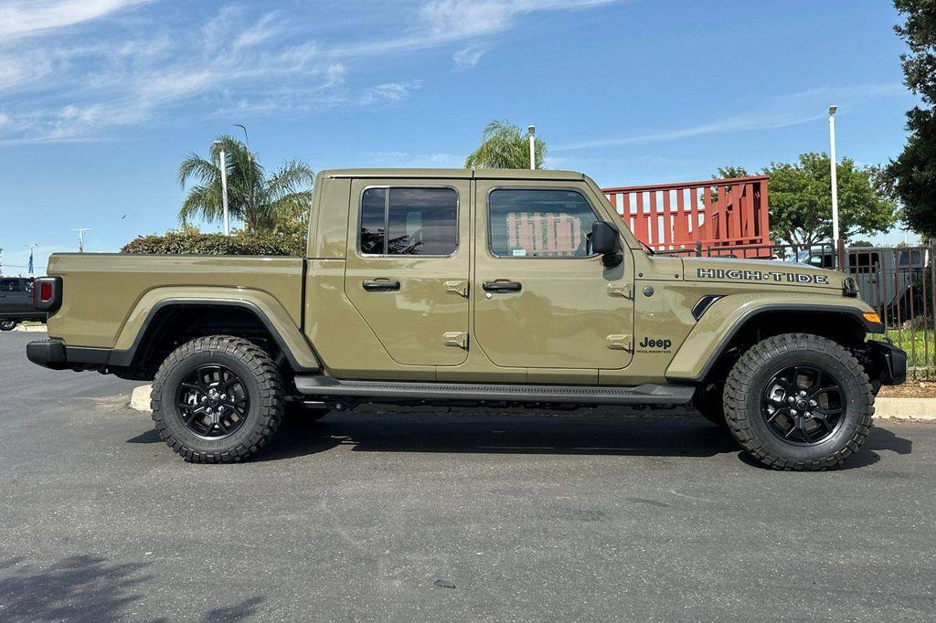 new 2025 Jeep Gladiator car, priced at $42,435