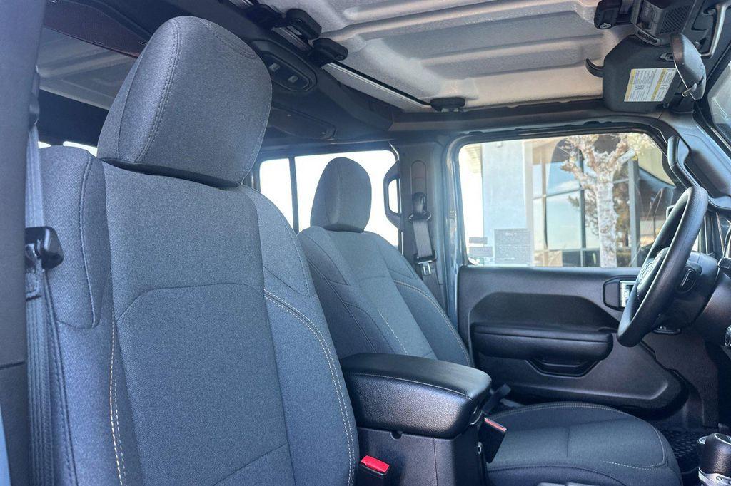 new 2025 Jeep Gladiator car, priced at $43,785