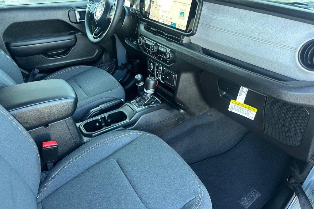 new 2025 Jeep Gladiator car, priced at $43,785